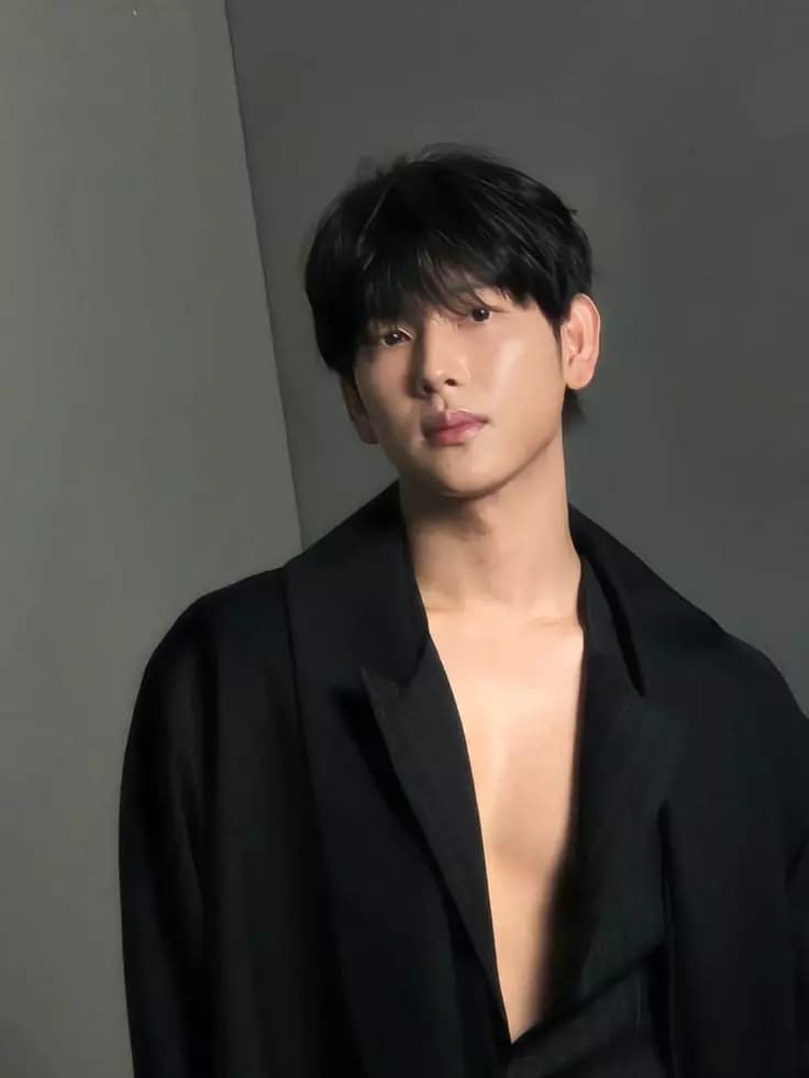 Yim Si-one thumbnail
