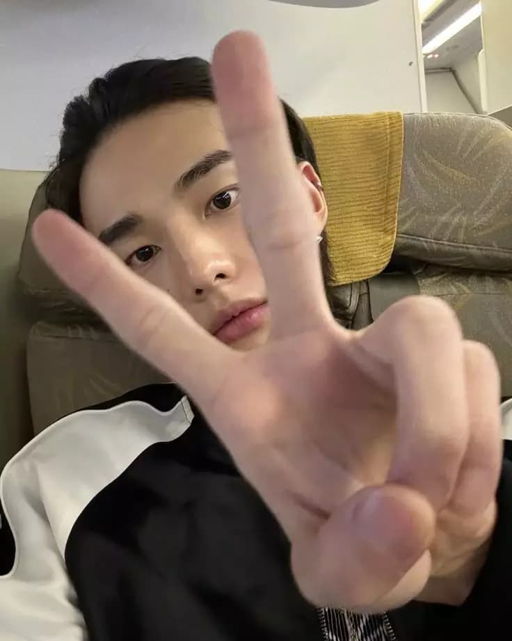 Hwang Hyunjin thumbnail