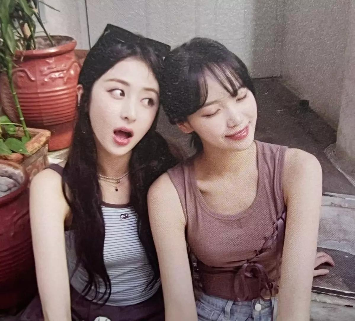 Chaewon y Yunjin thumbnail