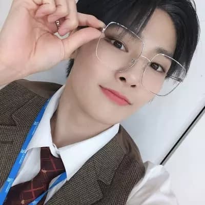 Jeongin thumbnail
