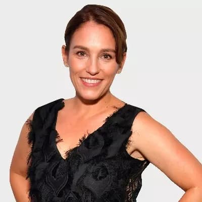 Amy Jo Johnson thumbnail