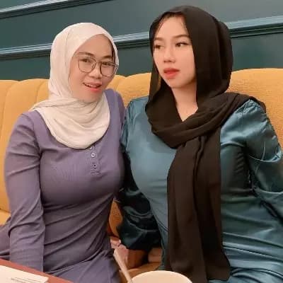Niswah and Dewi thumbnail