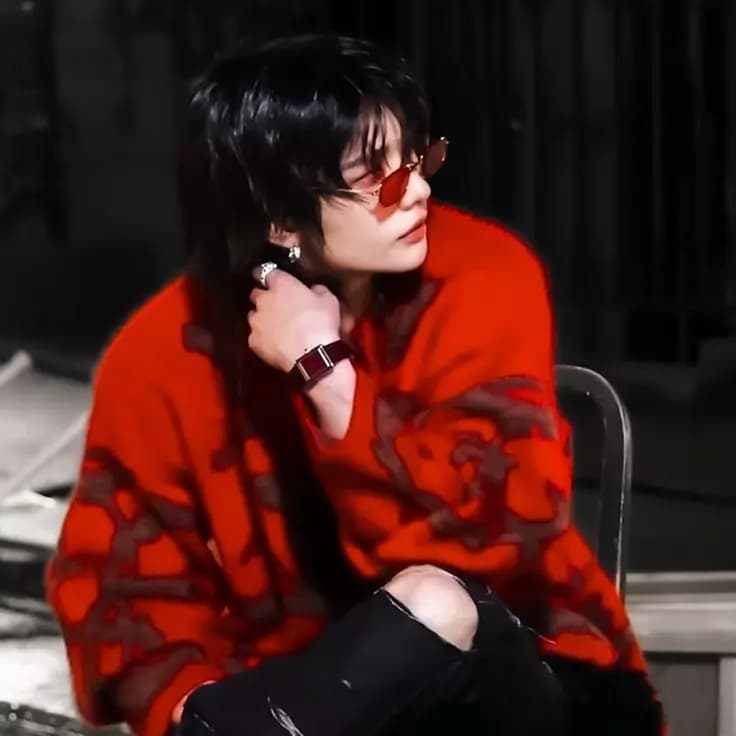 Hwang Hyunjin thumbnail