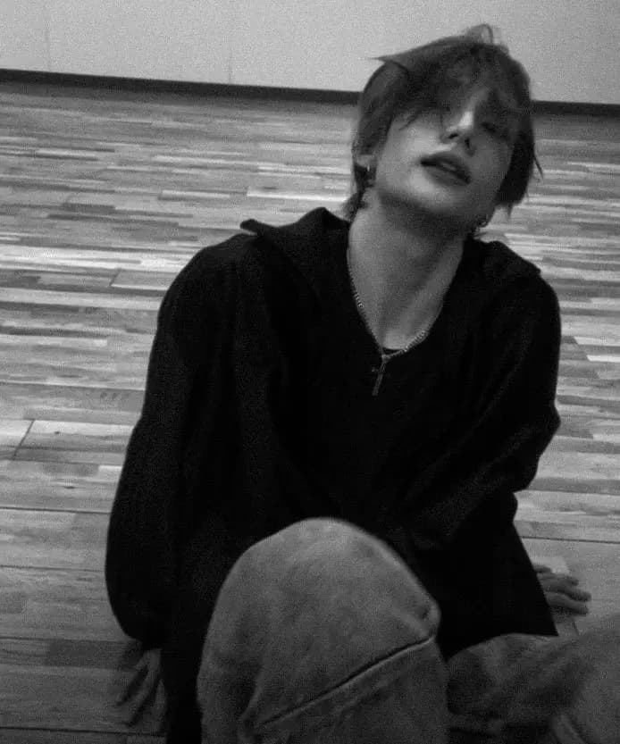 Hwang Hyunjin thumbnail