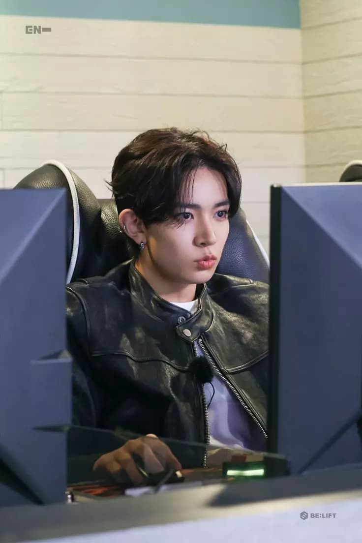 Lee Heeseung  thumbnail
