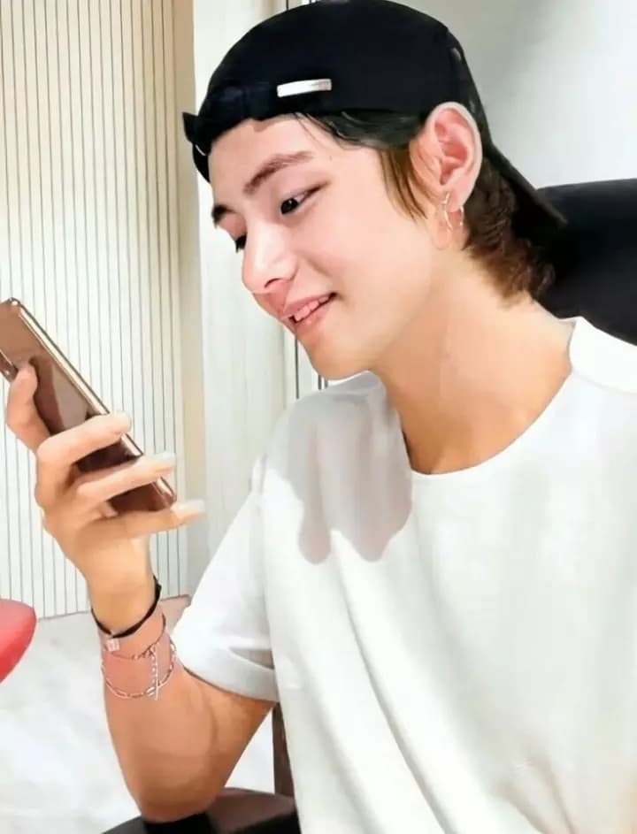 Kim Taehyung thumbnail