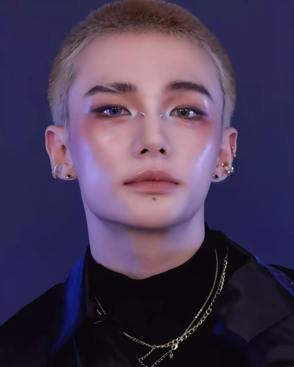 Hyunjin thumbnail