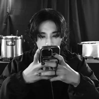 Hwang Hyunjin thumbnail