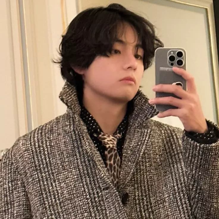 Kim Taehyung thumbnail