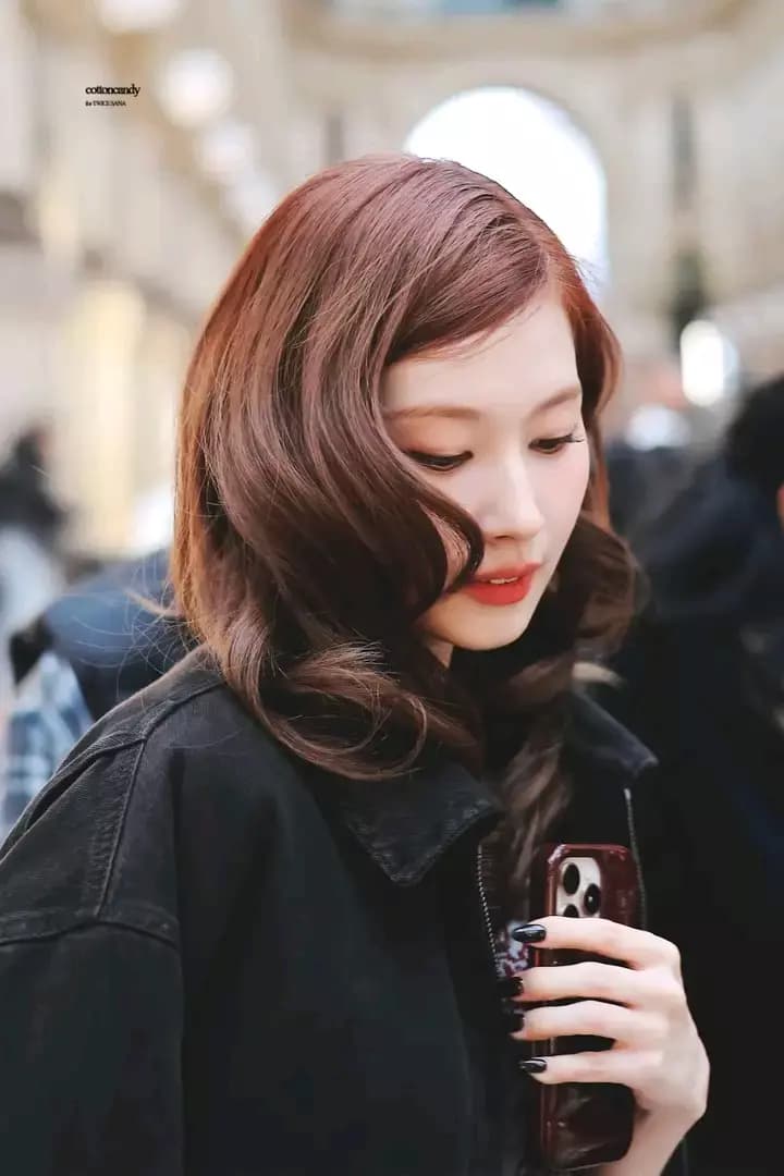 Sana Minatozaki (Twice) thumbnail