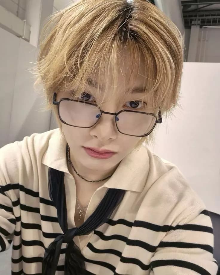 Jeongin thumbnail