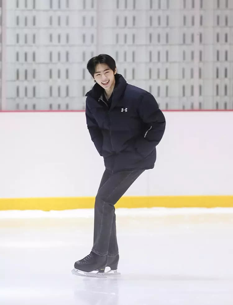Ice skater sunghoon thumbnail