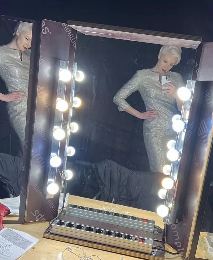 Larissa Weems thumbnail