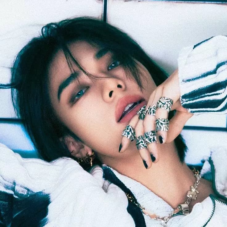 Hwang Hyunjin thumbnail