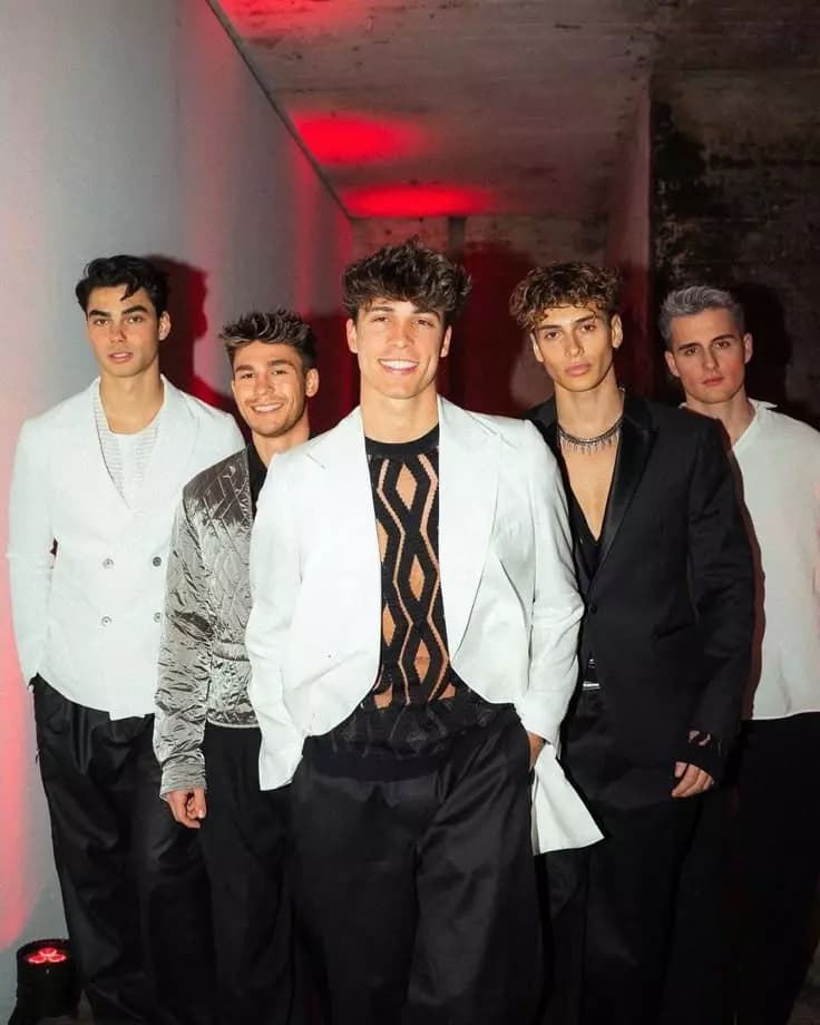 Group Of Men thumbnail
