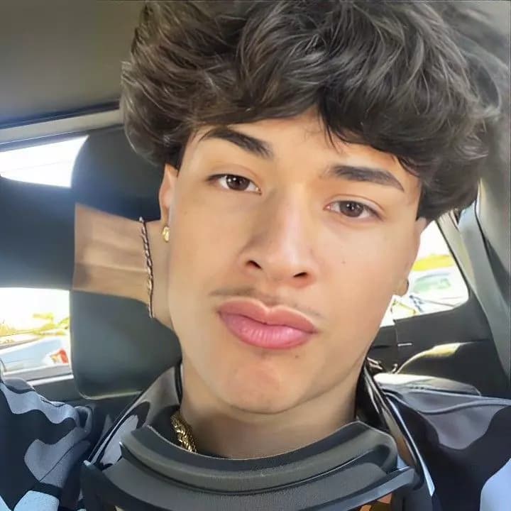 Alex chino thumbnail