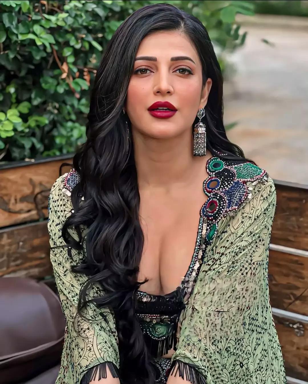 Shruti Haasan  thumbnail