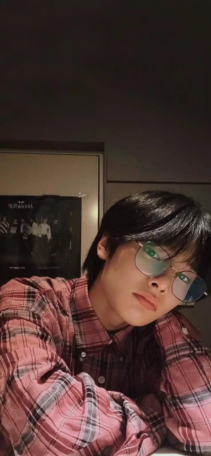 Jeongin ((I.N))  thumbnail