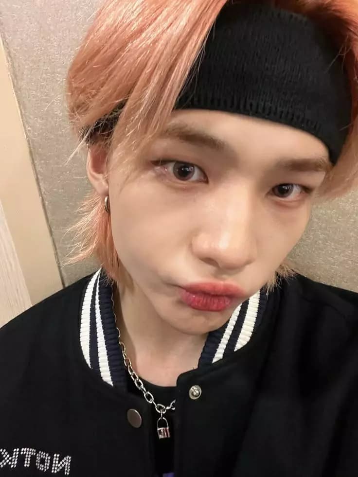 Hwang Hyunjin thumbnail