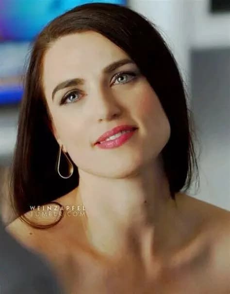 Lena Luthor • 04 thumbnail