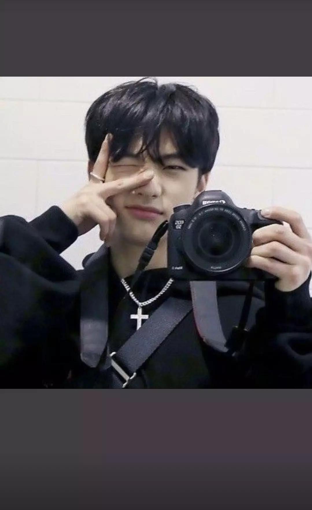 Hwang Hyunjin thumbnail