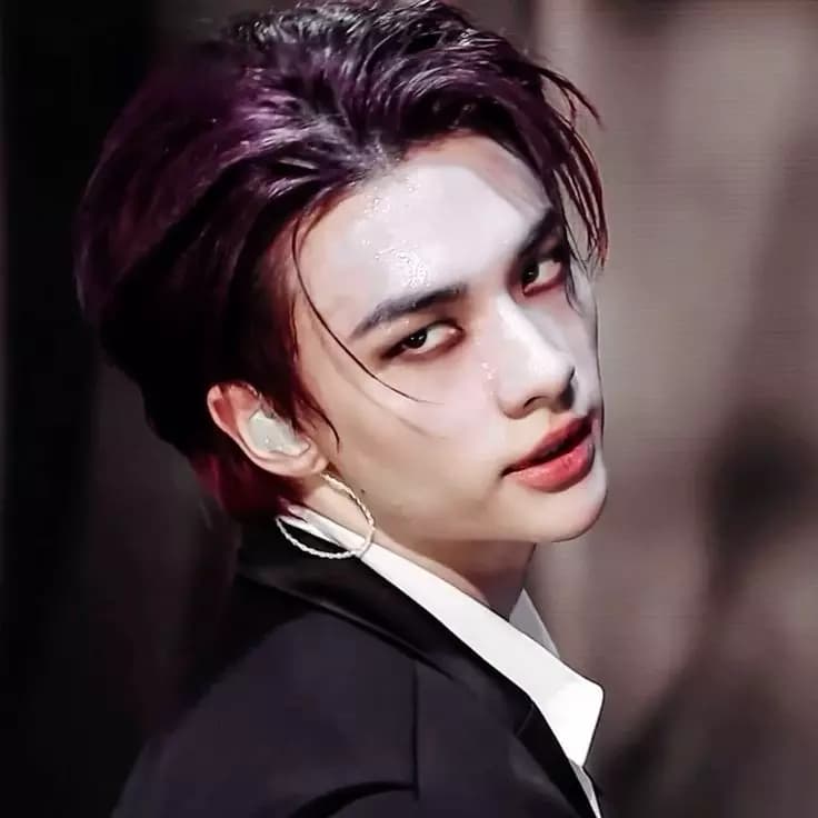 Hwang Hyunjin thumbnail