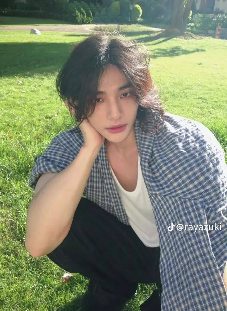 Hwang Hyunjin thumbnail