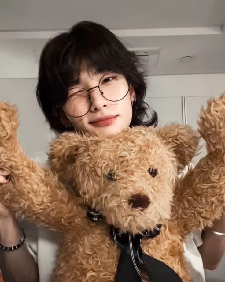 Hyunjin  thumbnail