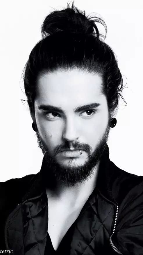 Tom kaulitz  thumbnail