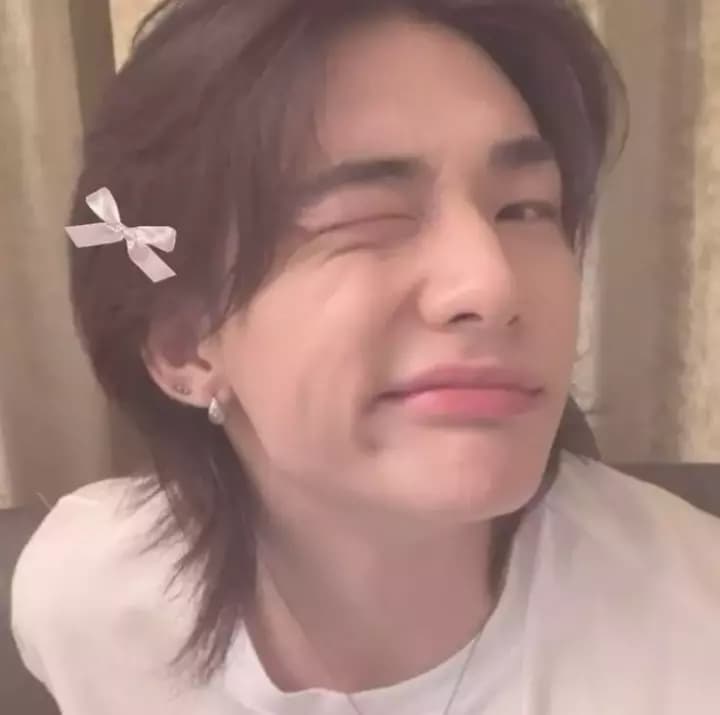 Hwang hyunjin  thumbnail