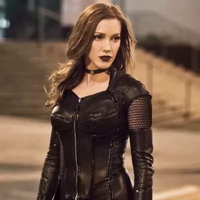 Black Siren (Laurel Lance Earth-2) thumbnail