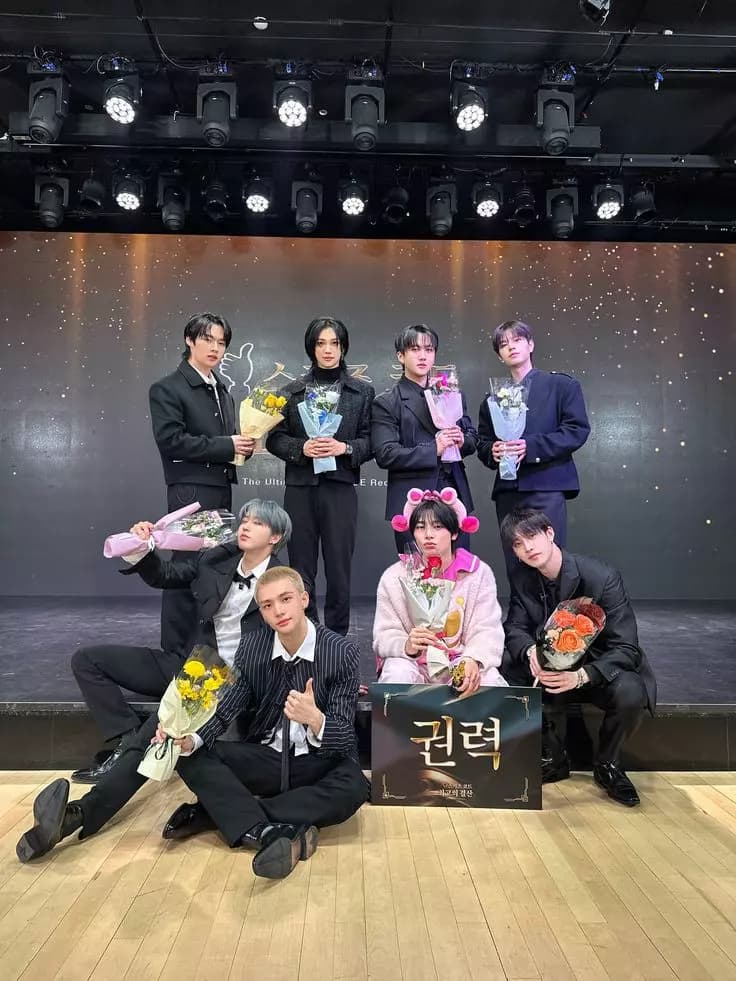 Stray kids thumbnail