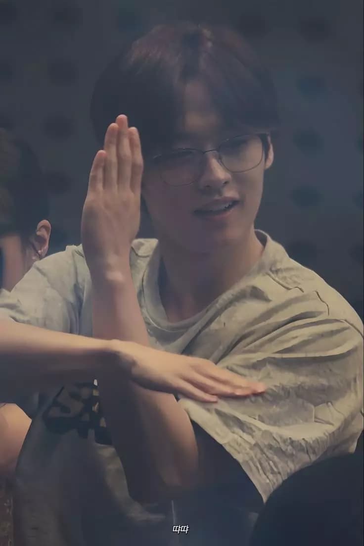 Lee minho - The Nerd thumbnail