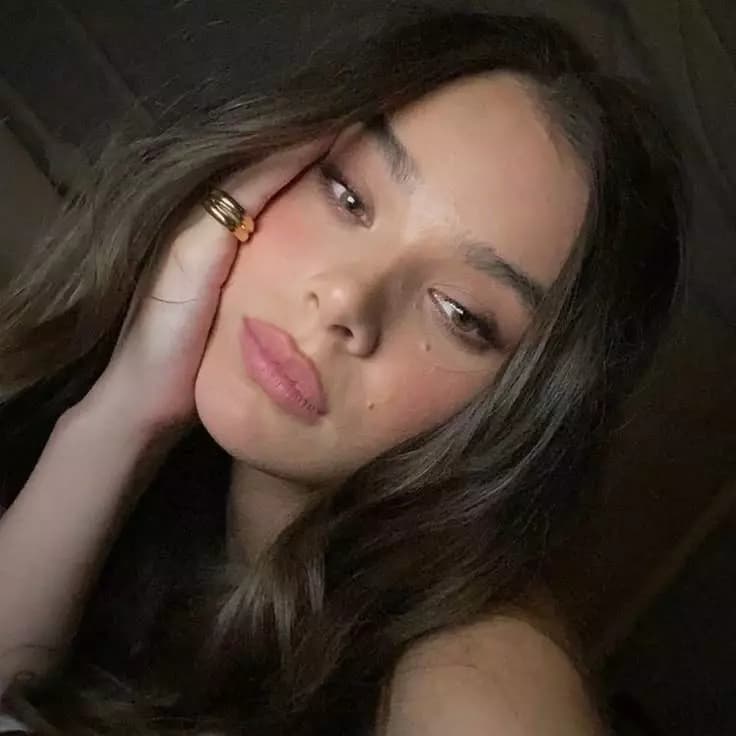 Hailee Steinfeld thumbnail