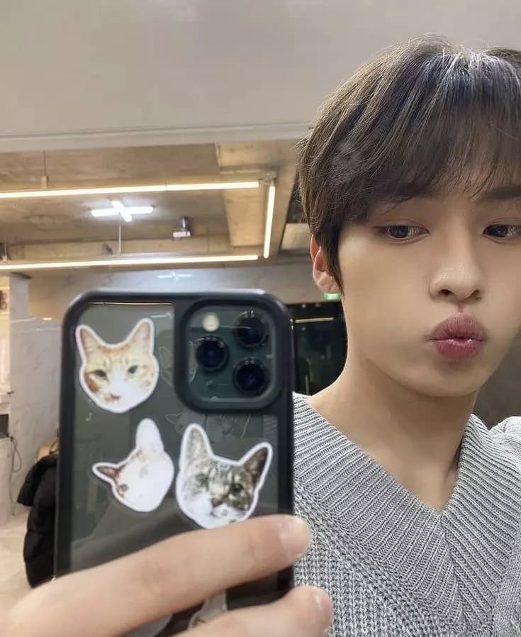 Lee know thumbnail