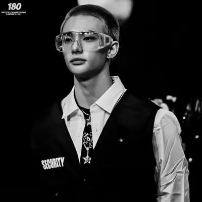 Hwang Hyunjin thumbnail