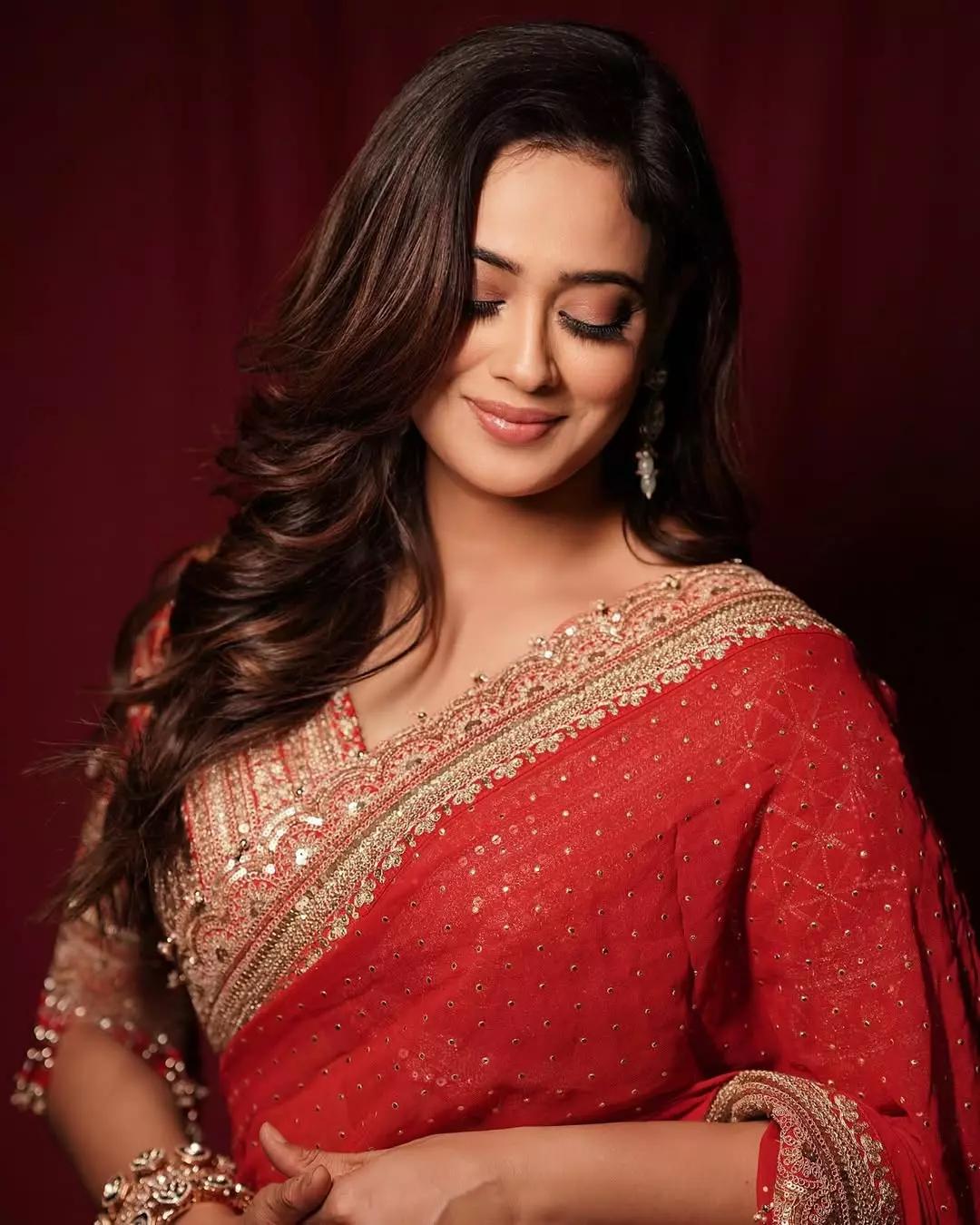 Shweta Tiwari  thumbnail