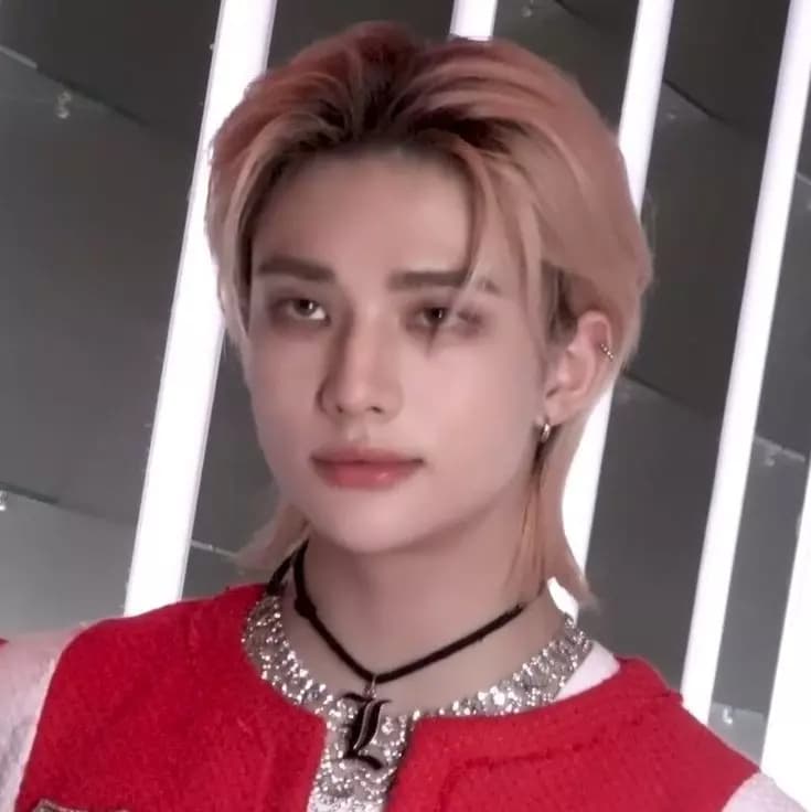 Hwang Hyunjin thumbnail
