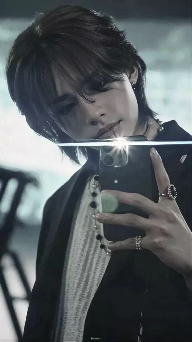 Hwang Hyunjin thumbnail