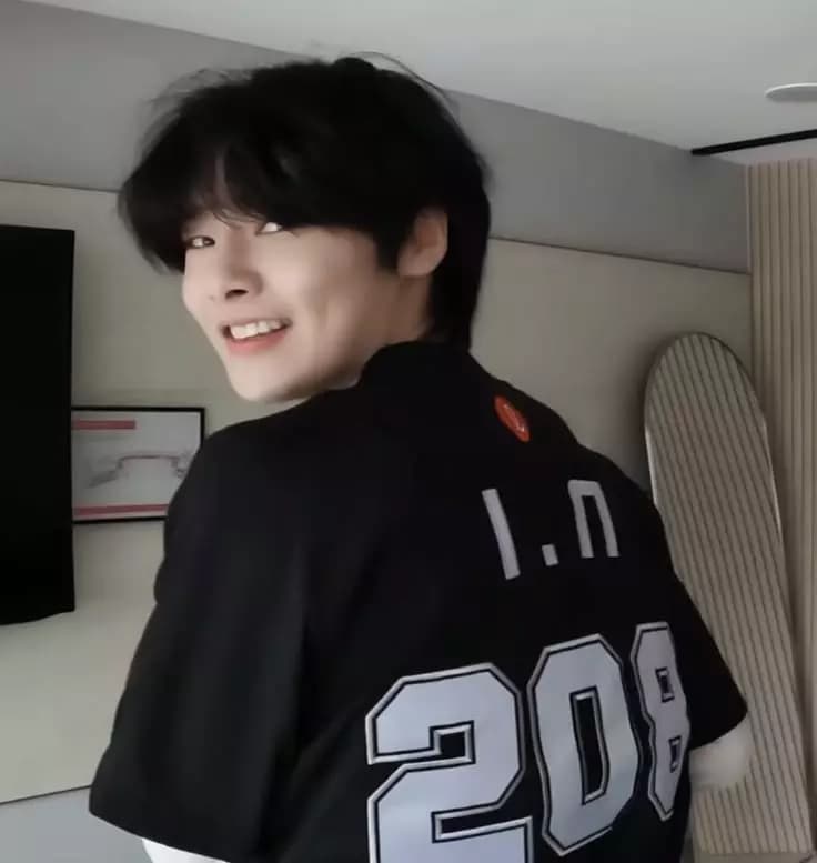 Yang Jeongin  thumbnail