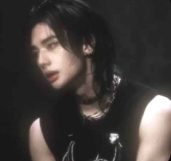Hwang Hyunjin thumbnail