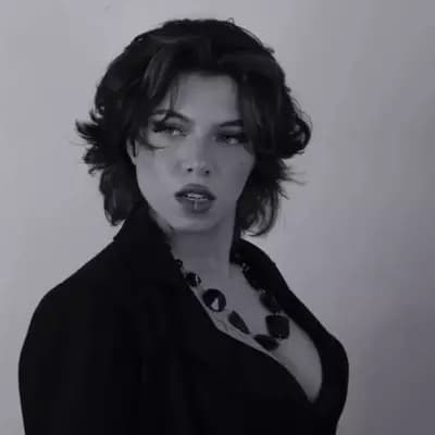 Alexandra James(wlw/gl) thumbnail