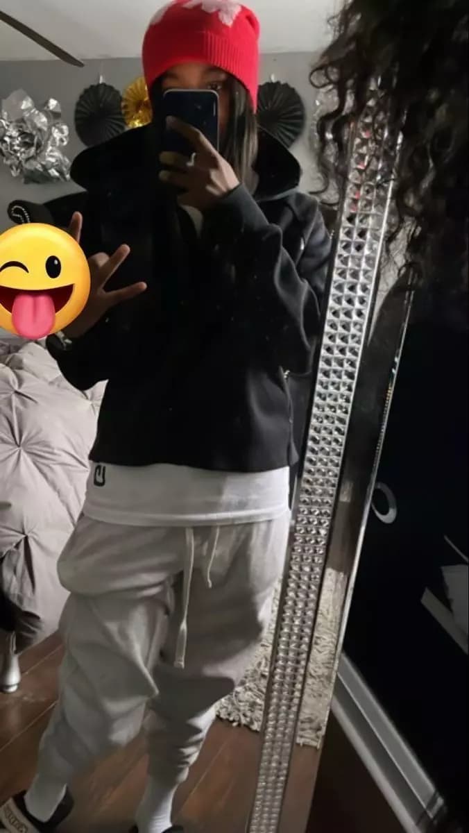 Kiara - lesbian thumbnail