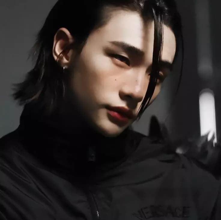 Hwang Hyunjin🚬 thumbnail