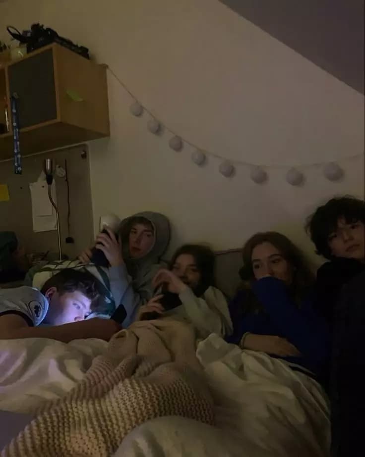 Group of friends thumbnail