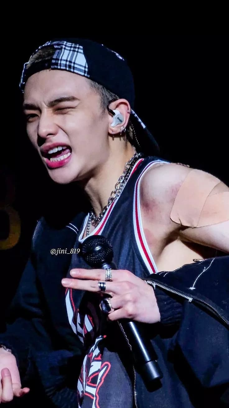 Hwang Hyunjin \[Rapper x Idol\] thumbnail