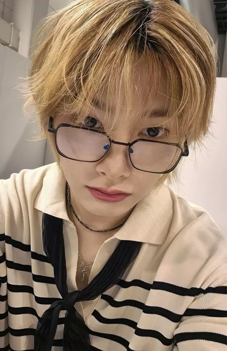 Jeongin thumbnail