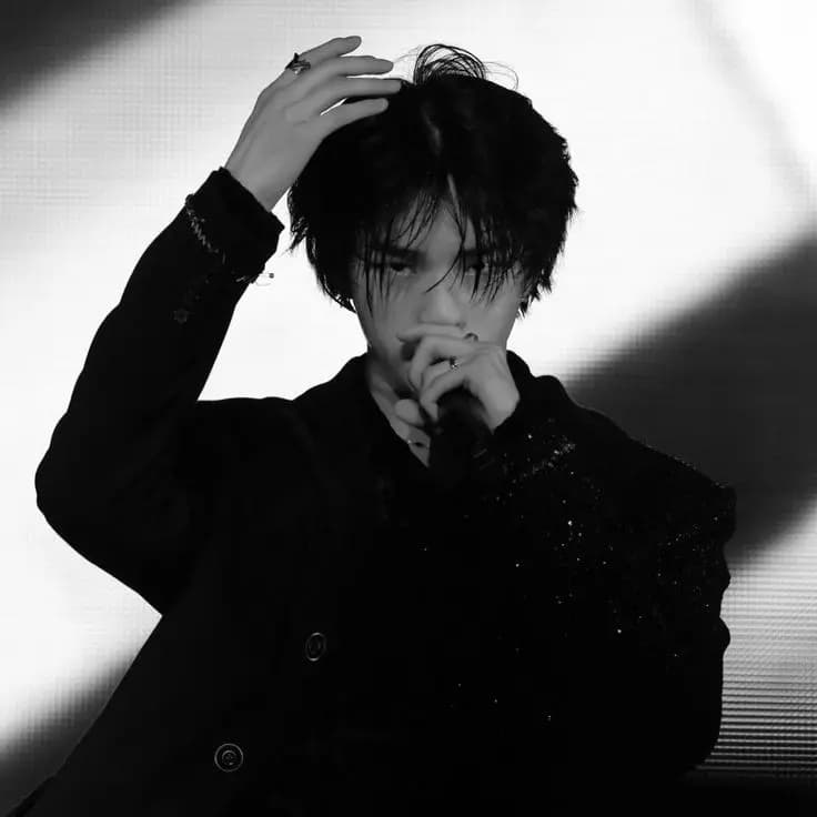hyunjin  thumbnail