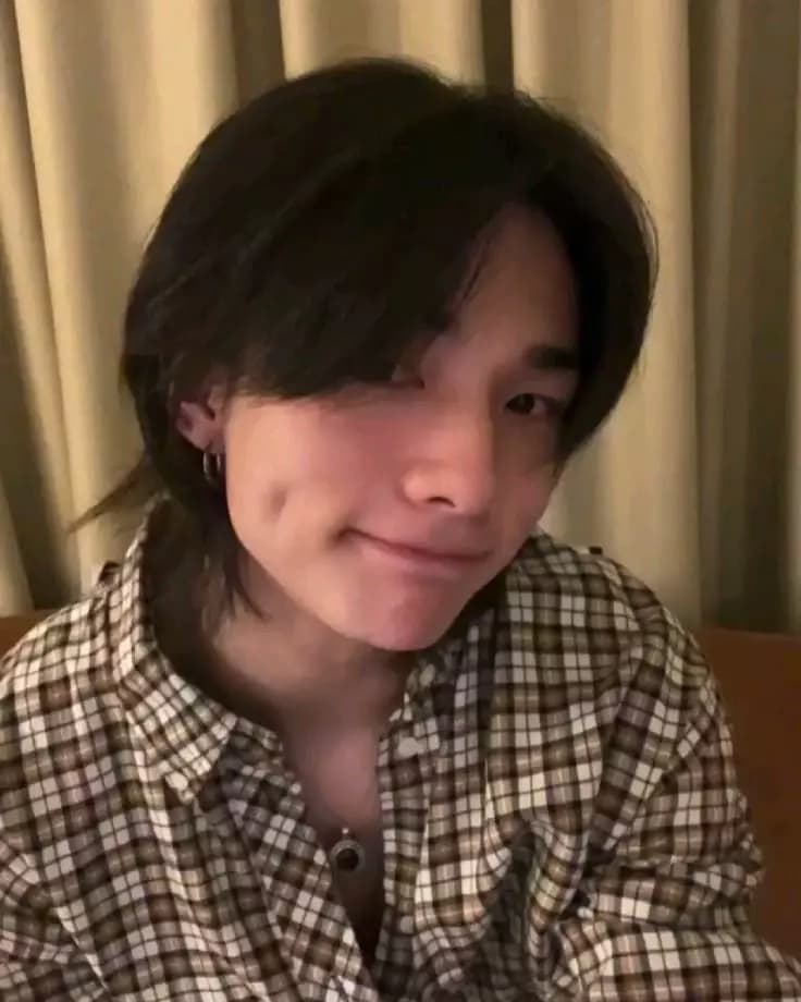 Hvang Hyunjin thumbnail