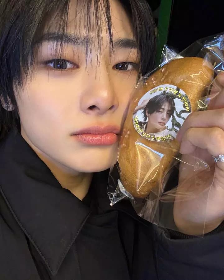 Jeongin  thumbnail